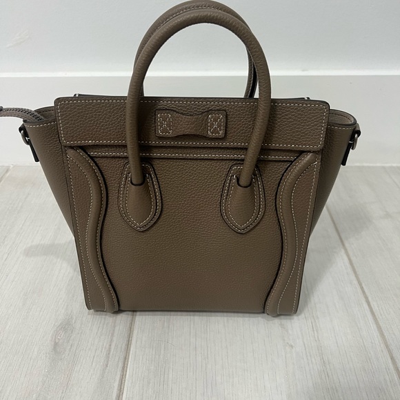 Celine NANO LUGGAGE BAG IN DRUMMED CALFSKIN
SOURIS - Picture 2 of 2
